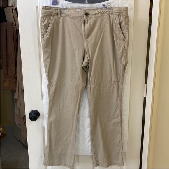 Old Navy women’s size 18 “Sweetheart’ pants in tan. Excellent Condition - Picture 1 of 2
